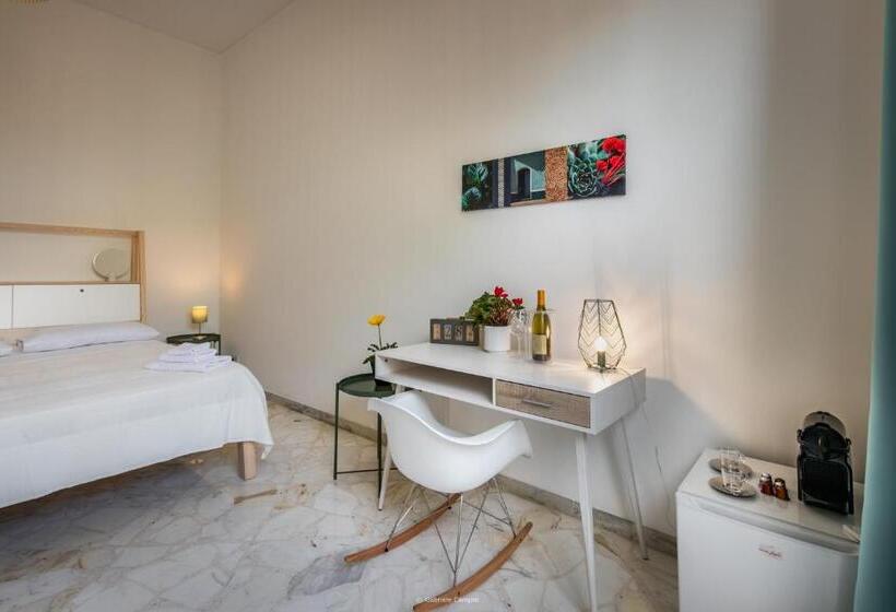 اتاق خانوادگی با چشمانداز باغ, Oniro