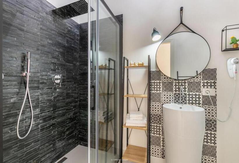 اتاق لوکس چهار تخته, Oniro