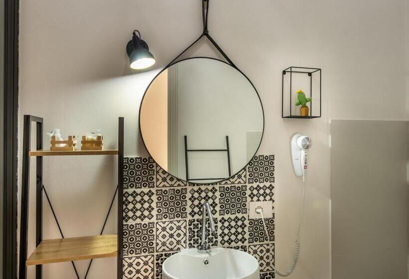 اتاق لوکس چهار تخته, Oniro