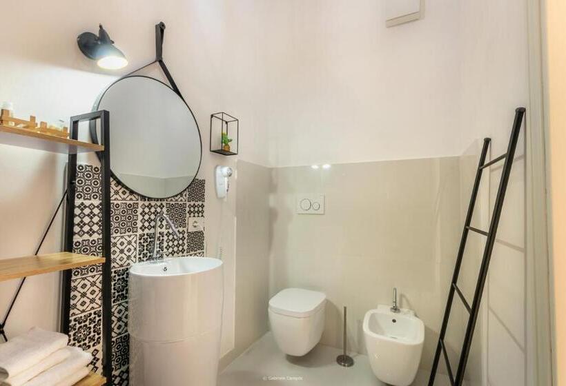 اتاق لوکس چهار تخته, Oniro