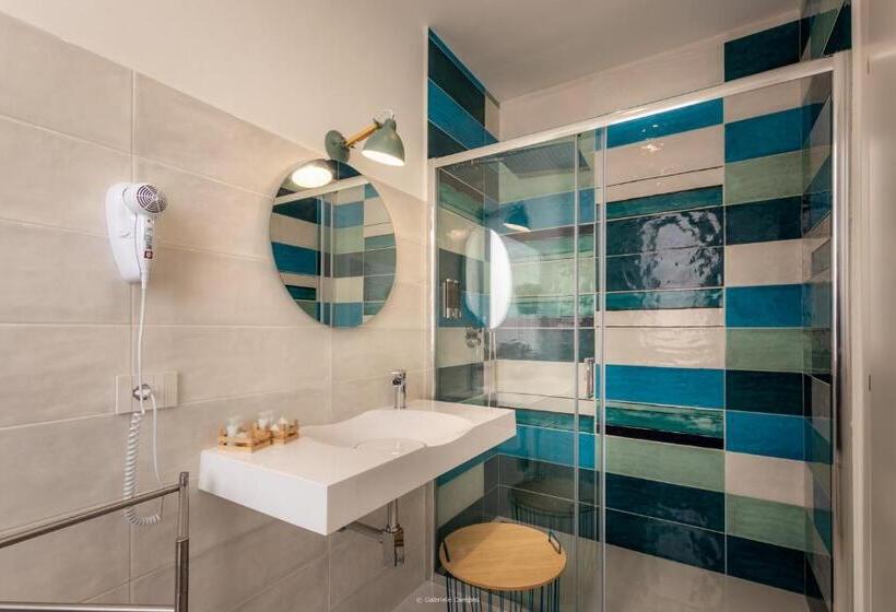 اتاق استاندارد سه نفره, Oniro