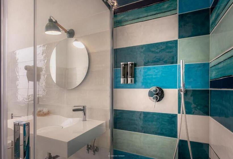 اتاق استاندارد سه نفره, Oniro