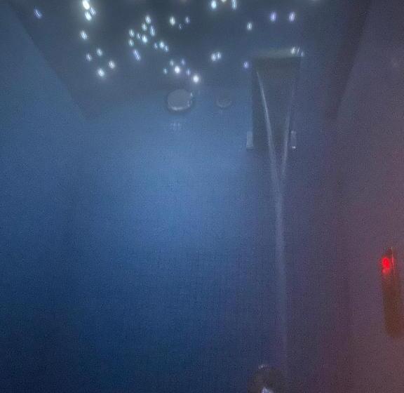 سوئیت با تخت بزرگ, Oniro