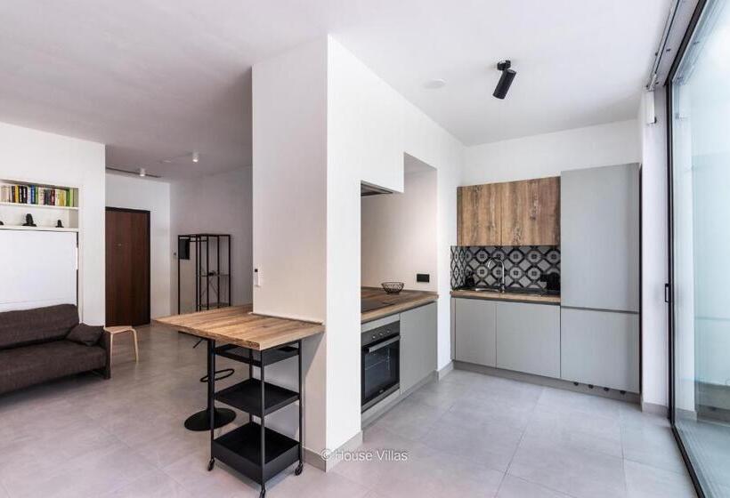 استودیوی لوکس, Oniro