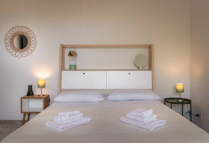 اتاق خانوادگی با چشمانداز باغ, Oniro