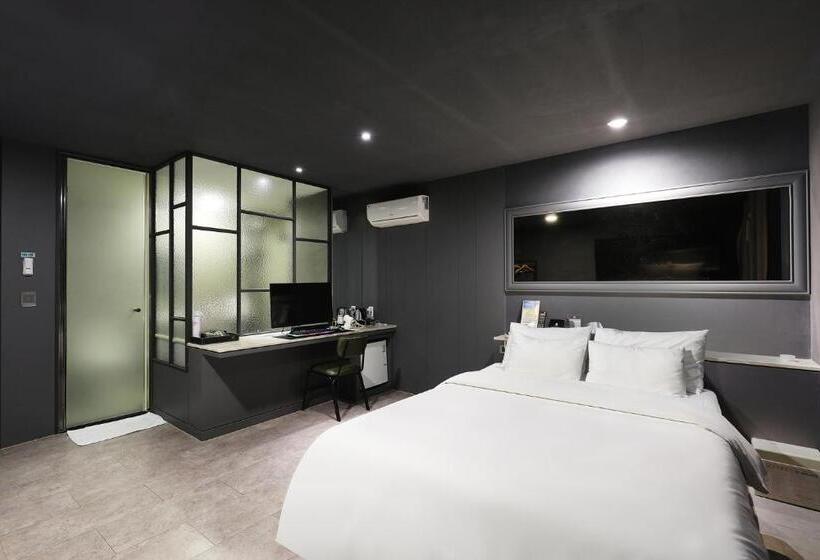 Номер Deluxe, Pyeongtaek Moon