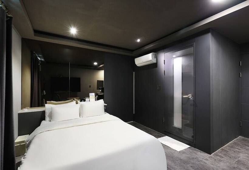 Quarto Estandar, Pyeongtaek Moon