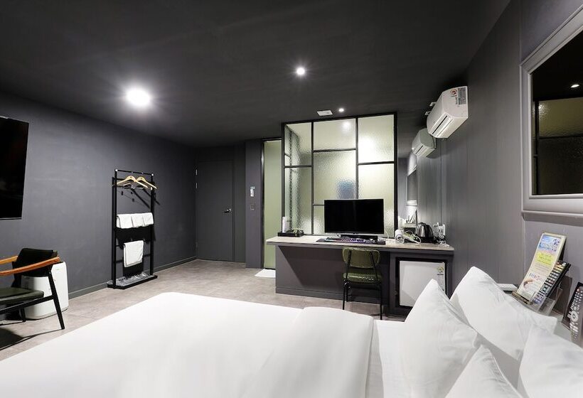 Quarto Deluxe, Pyeongtaek Moon