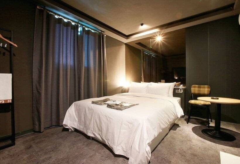 Quarto Estandar, Pyeongtaek Moon