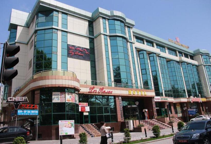 سوئیت با تخت بزرگ, Taj Palace