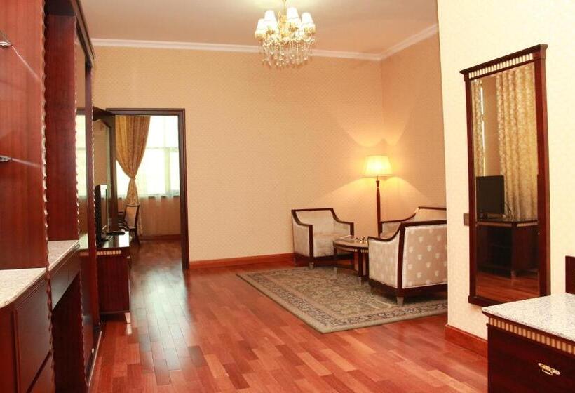 سوئیت با تخت بزرگ, Taj Palace