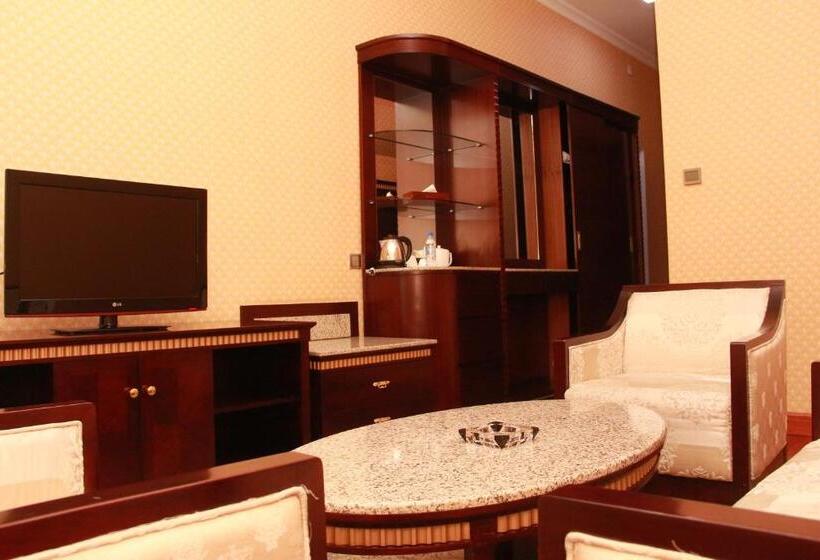 سوئیت با تخت بزرگ, Taj Palace