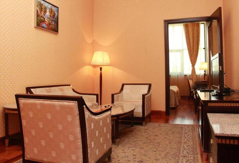 سوئیت با تخت بزرگ, Taj Palace