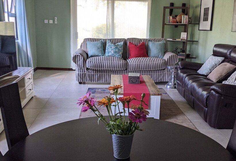 سوییت اجرایی, Sunbirds Chobe