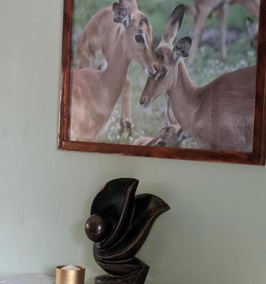 اتاق استاندارد با چشمانداز استخر, Sunbirds Chobe