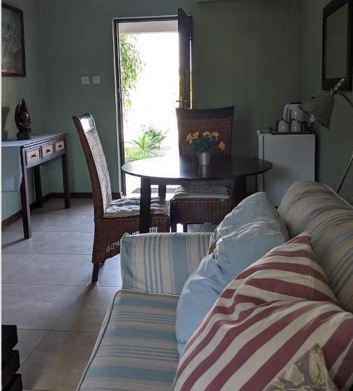 اتاق استاندارد با چشمانداز استخر, Sunbirds Chobe