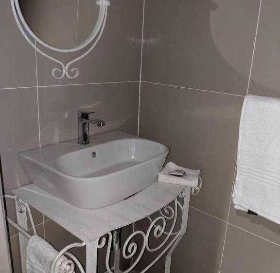 استودیوی لوکس, Sunbirds Chobe