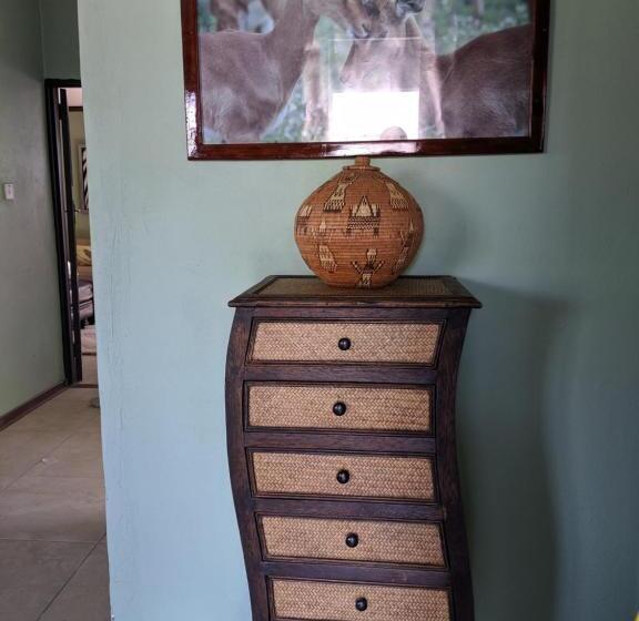 استودیوی لوکس, Sunbirds Chobe