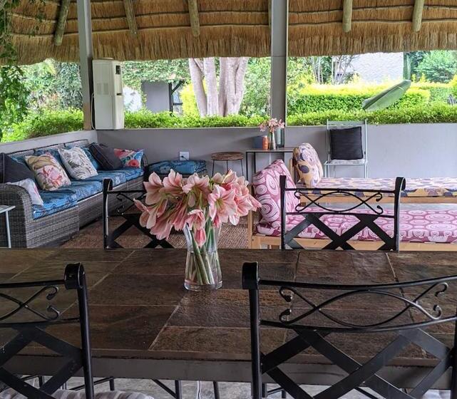 استودیو خانوادگی, Sunbirds Chobe