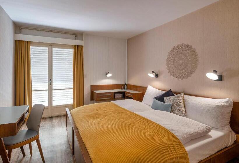 バルコニー付きスタンダードルーム, Hôtel Historique Chez Elsy   Crans Sapins