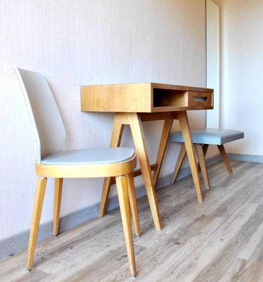 バルコニー付きスタンダードルーム, Hôtel Historique Chez Elsy   Crans Sapins