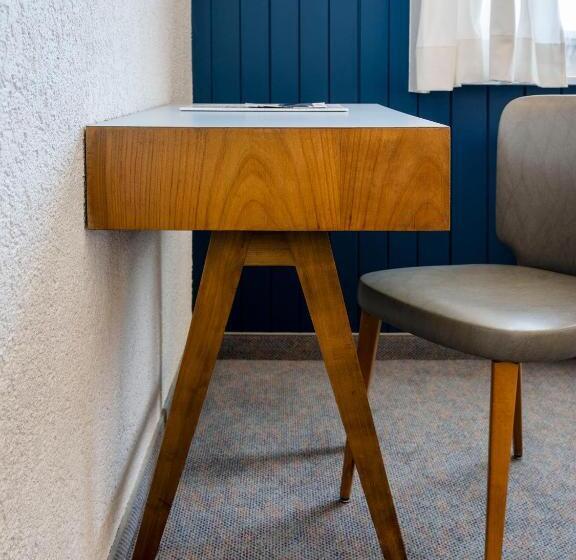 バルコニー付きシングルスタンダードルーム, Hôtel Historique Chez Elsy   Crans Sapins