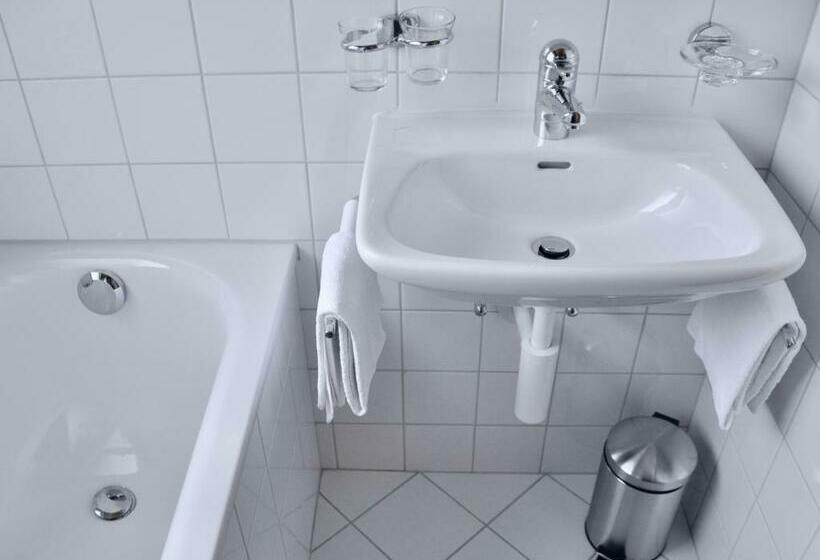 バルコニー付きスタンダードルーム, Hôtel Historique Chez Elsy   Crans Sapins