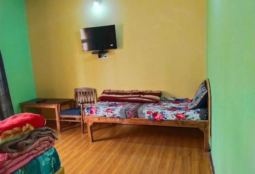 اتاق لوکس با تخت بزرگ, Noor Guest House