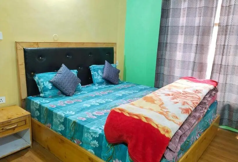 اتاق لوکس با تخت بزرگ, Noor Guest House