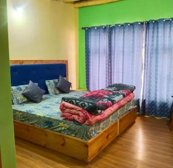 اتاق لوکس, Noor Guest House