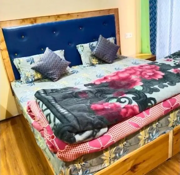 اتاق لوکس, Noor Guest House