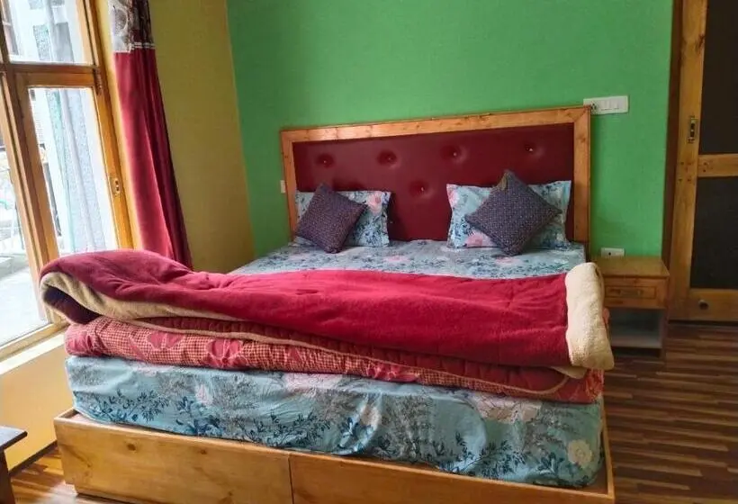 اتاق لوکس, Noor Guest House