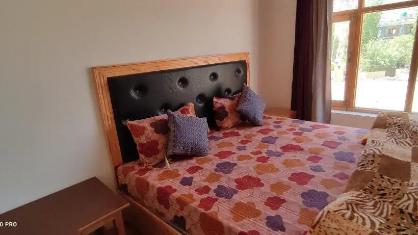 Deluxe Room Mountain View, Noor Guest House