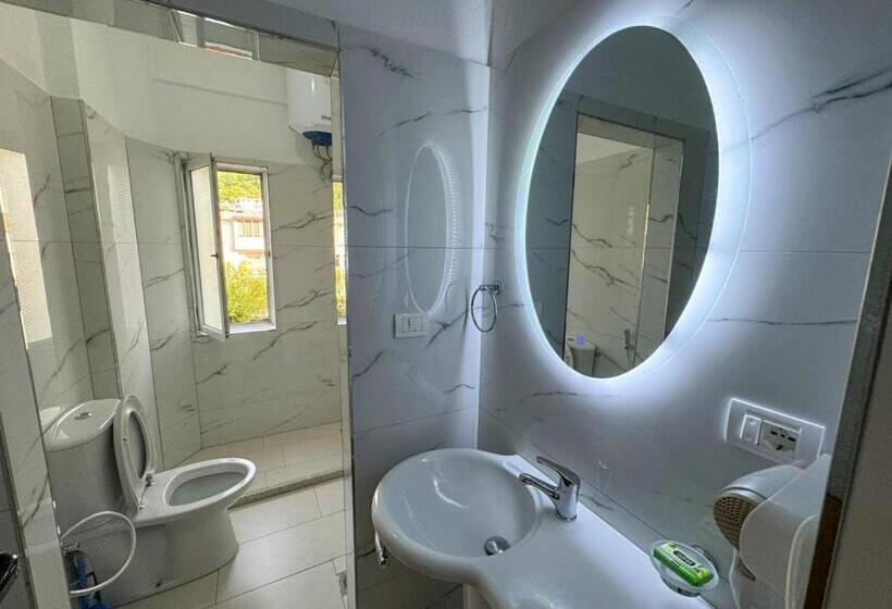 اتاق خانوادگی, Freskia