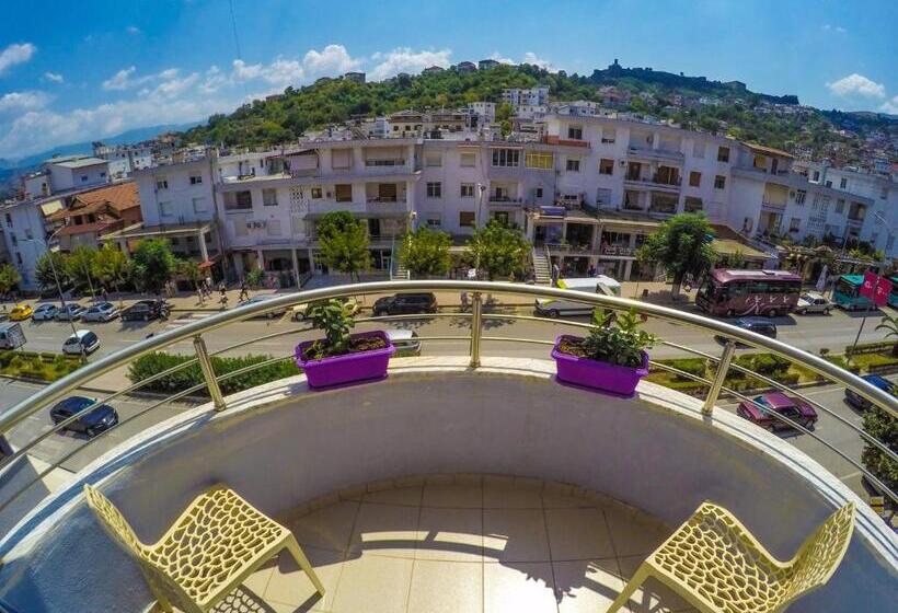 اتاق خانوادگی, Freskia