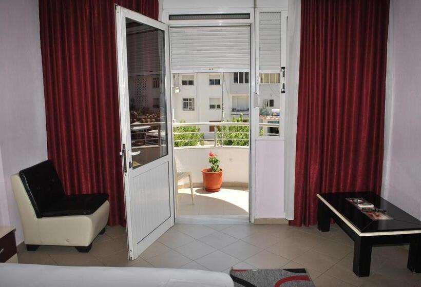 اتاق خانوادگی, Freskia