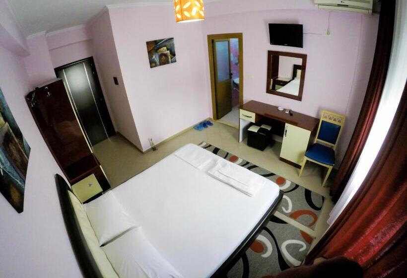 اتاق لوکس با بالکن, Freskia