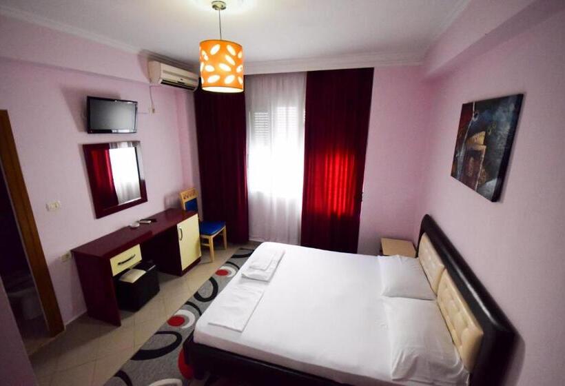 اتاق لوکس با بالکن, Freskia