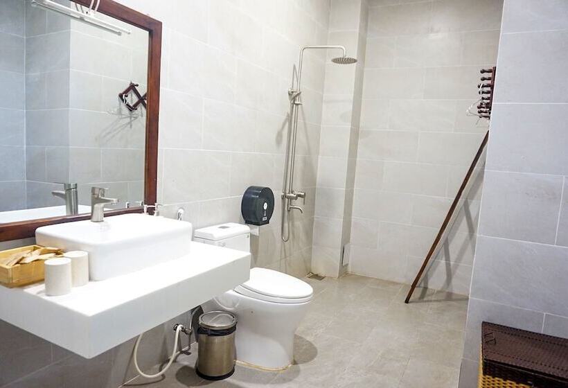 اتاق لوکس با چشم‌انداز استخر, Kingo Retreat Resort