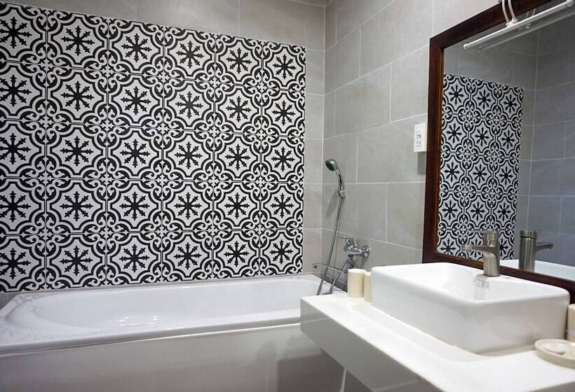 اتاق لوکس با چشمانداز استخر, Kingo Retreat Resort