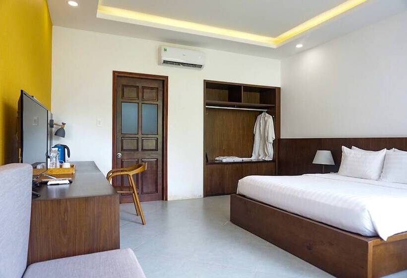 اتاق لوکس با چشم‌انداز استخر, Kingo Retreat Resort