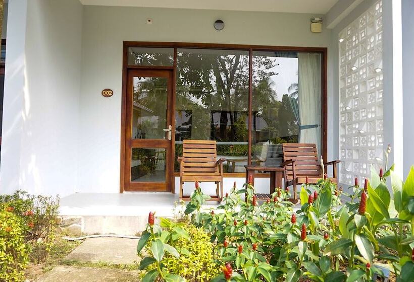 اتاق لوکس با چشم‌انداز استخر, Kingo Retreat Resort