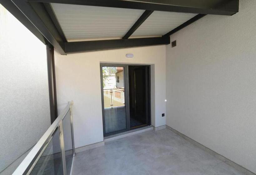 اتاق سوپریور, Vir Villa