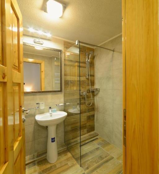 اتاق سوپریور, Vir Villa