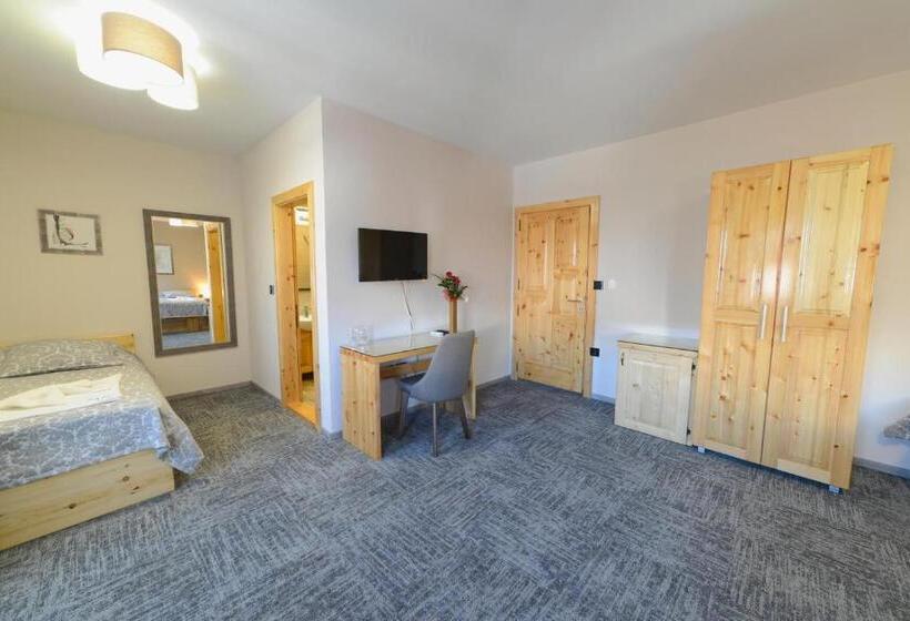 اتاق سوپریور سه تخته, Vir Villa