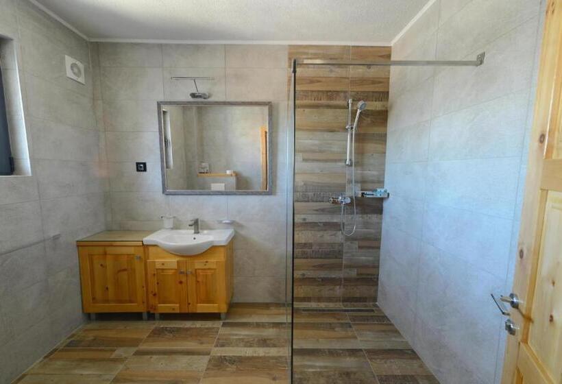 اتاق لوکس, Vir Villa