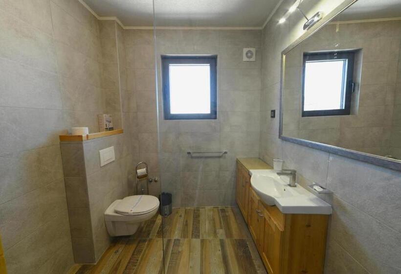 اتاق لوکس, Vir Villa