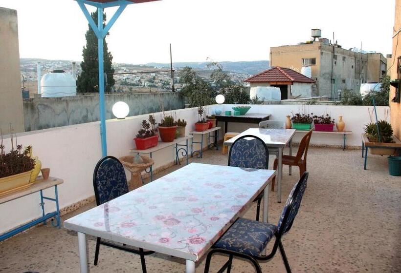 اتاق استاندارد, The Blue House Gerasa