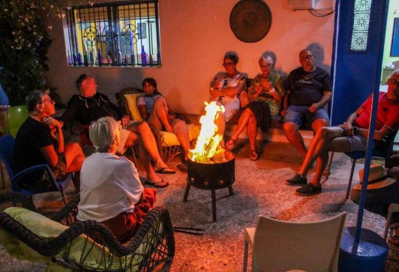 اتاق خانوادگی, The Blue House Gerasa