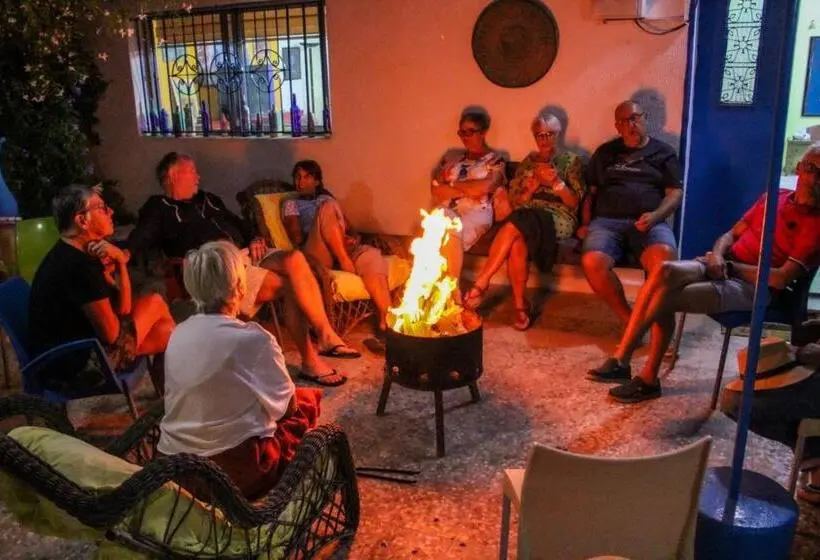 اتاق خانوادگی, The Blue House Gerasa